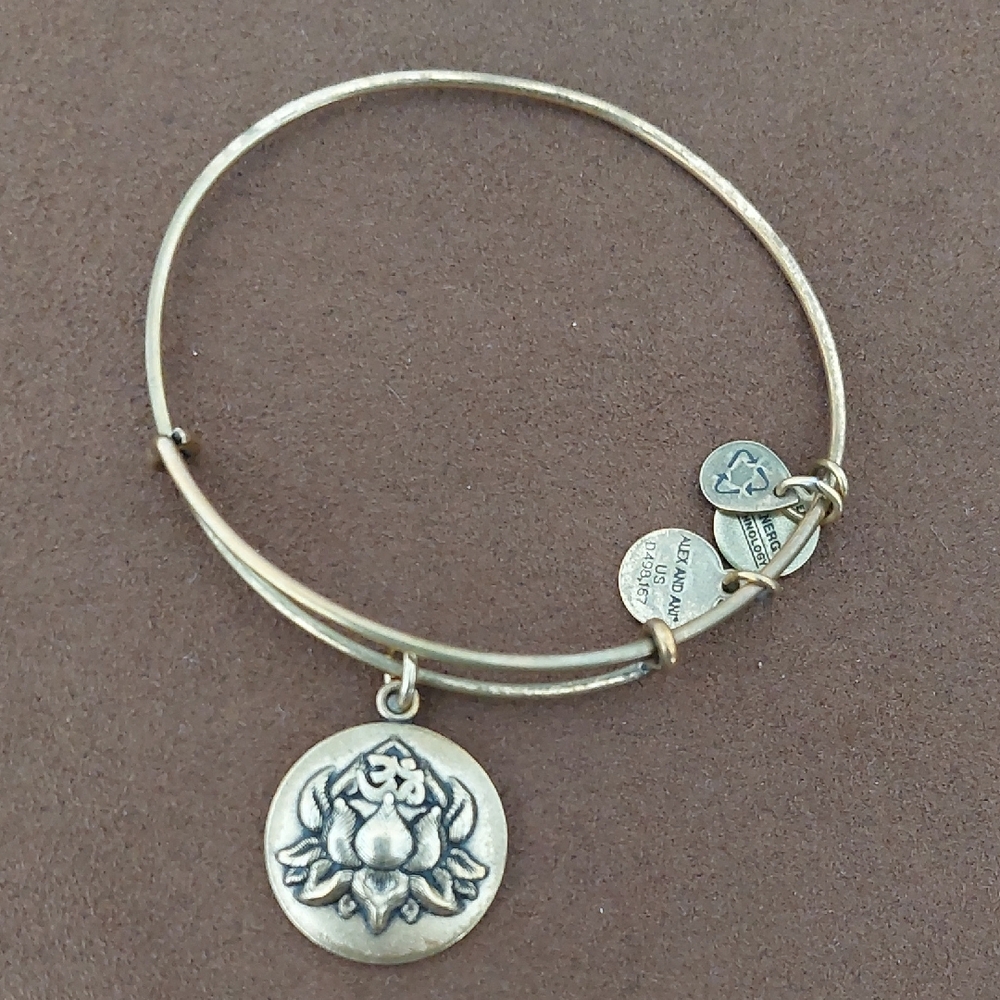 😮 3/$10 Sale Alex & Ani Lotus Charm Bangle Bracelet